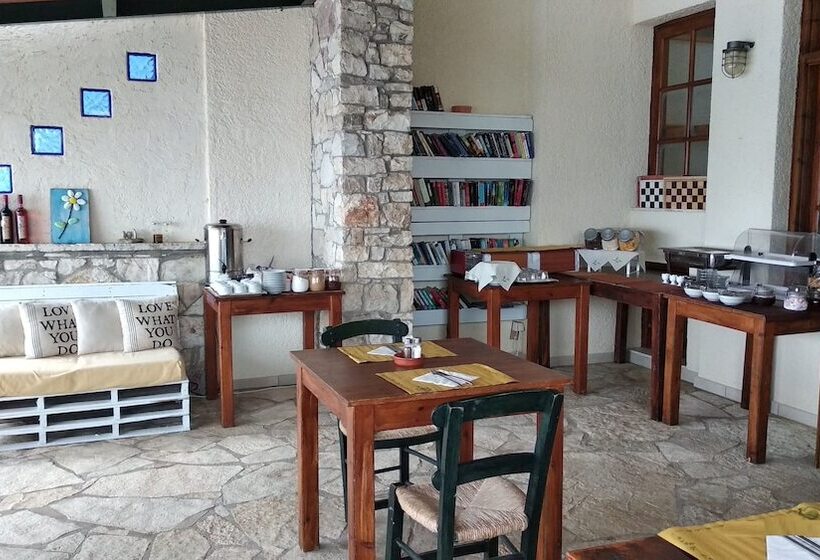 Grekis Beach Hotel And Apartments