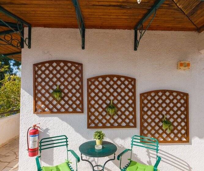 Grekis Beach Hotel And Apartments