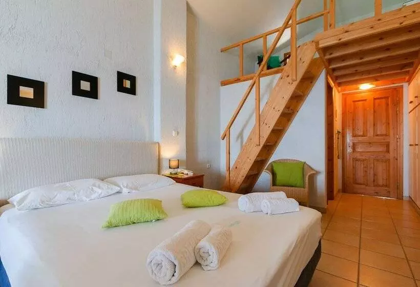 Grekis Beach Hotel And Apartments