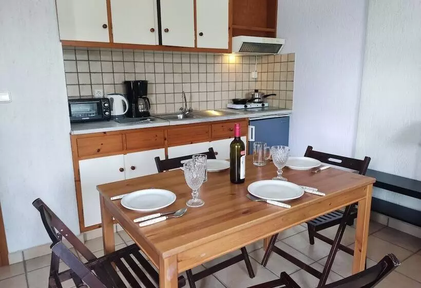 Grekis Beach Hotel And Apartments