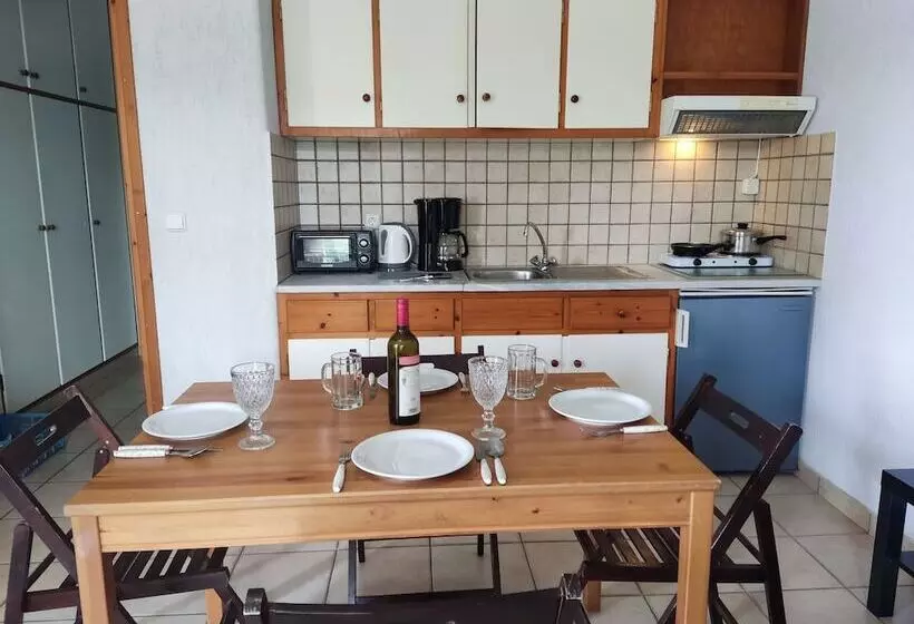 Grekis Beach Hotel And Apartments