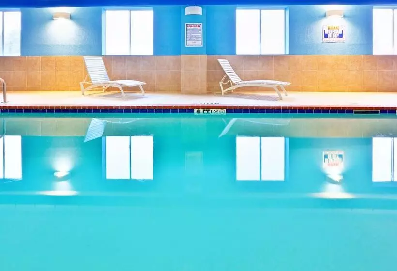 Holiday Inn Express Hotel & Suites Byram, An Ihg