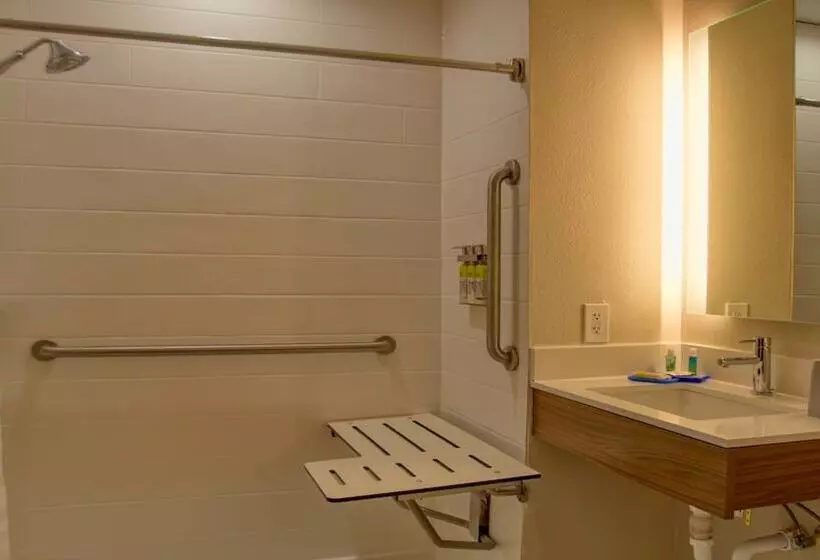 Holiday Inn Express Hotel & Suites Byram, An Ihg