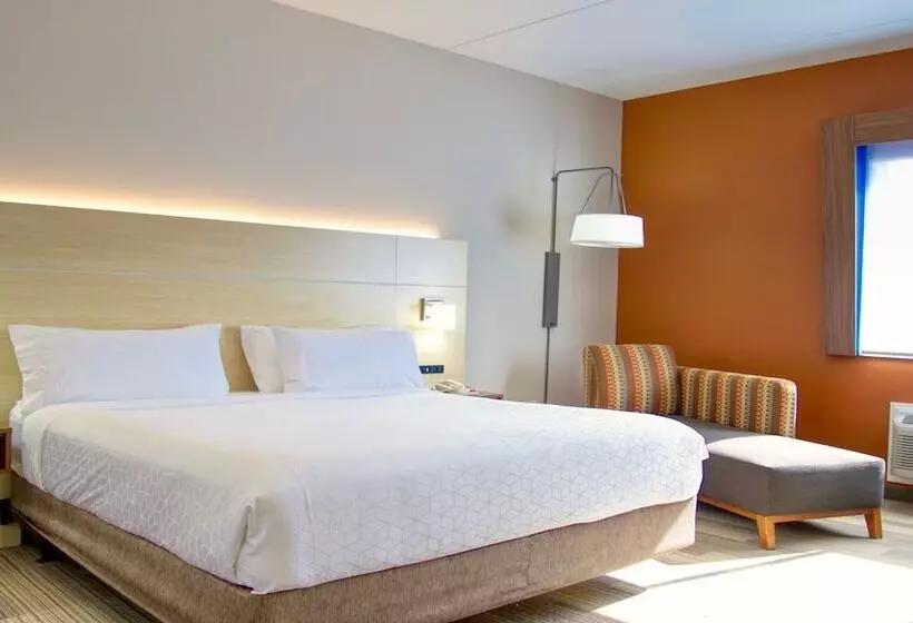 Holiday Inn Express Hotel & Suites Byram, An Ihg