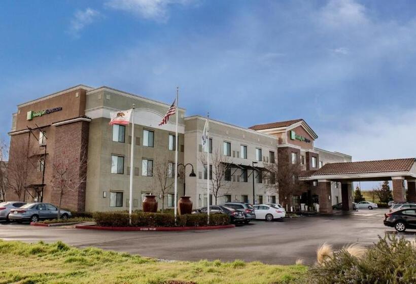 Holiday Inn Express Hotel & Suites Lincoln By Ihg