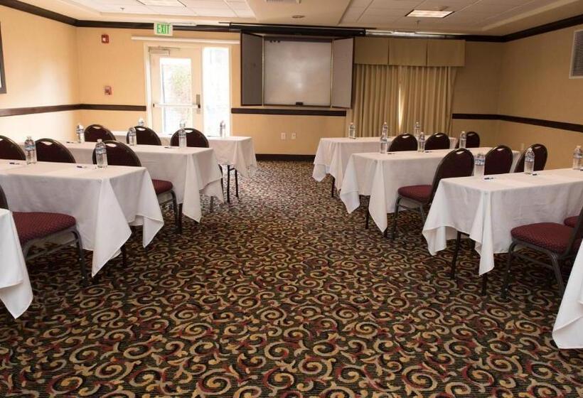 Holiday Inn Express Hotel & Suites Lincoln By Ihg