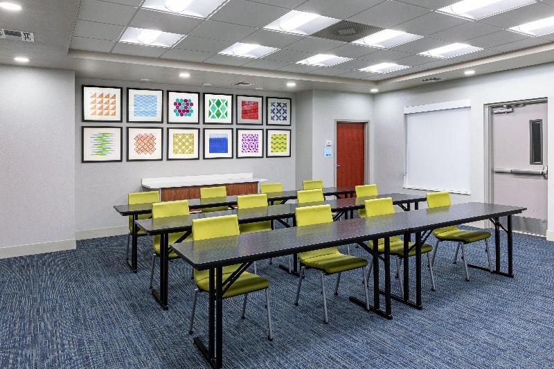 Otel Holiday Inn Express & Suites West By Ihg