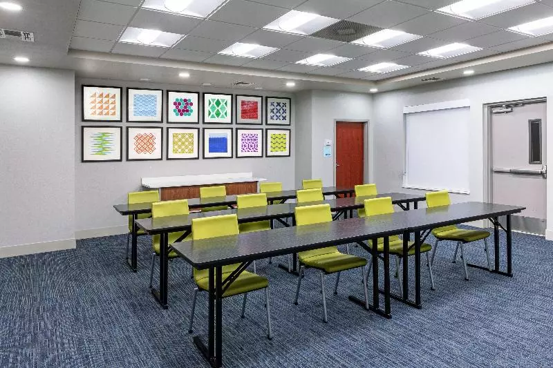 호텔 Holiday Inn Express & Suites West By Ihg