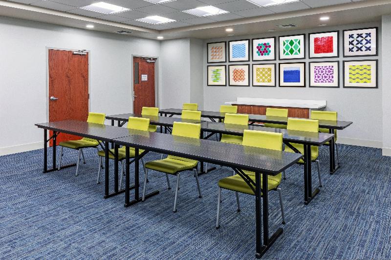 Otel Holiday Inn Express & Suites West By Ihg