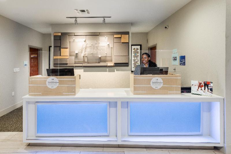 Otel Holiday Inn Express & Suites West By Ihg