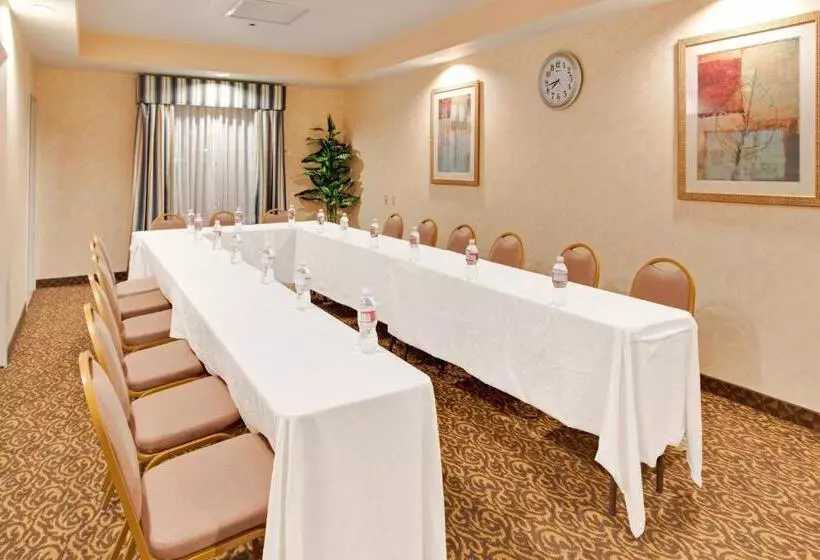 ホテル Holiday Inn Express Delano By Ihg