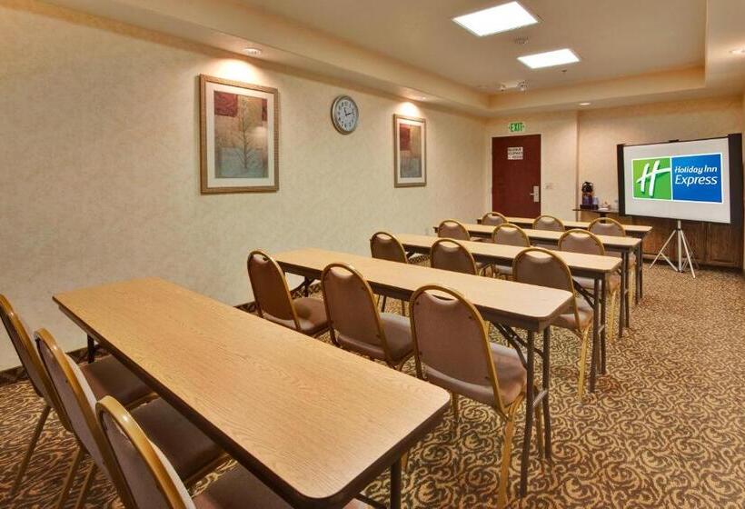 호텔 Holiday Inn Express Delano By Ihg