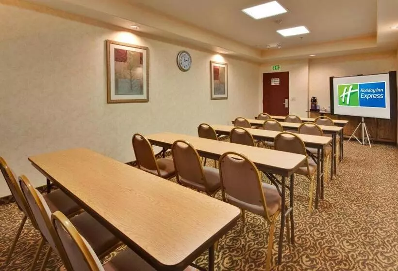 ホテル Holiday Inn Express Delano By Ihg