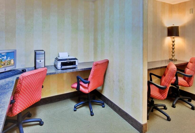 호텔 Holiday Inn Express Delano By Ihg