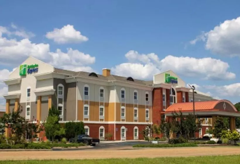 Отель Holiday Inn Express Mccomb, An Ihg
