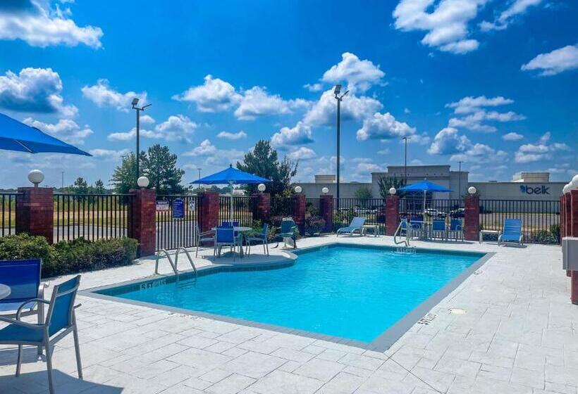 فندق Holiday Inn Express Mccomb, An Ihg