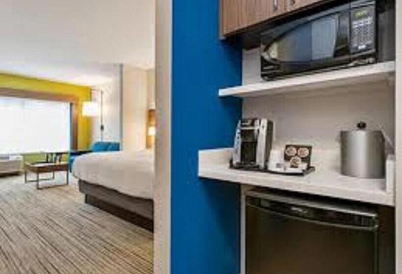فندق Holiday Inn Express Mccomb, An Ihg