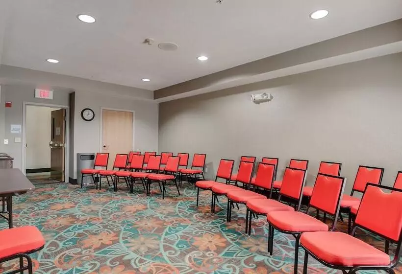 호텔 Holiday Inn Express And Suites St. Cloud, An Ihg