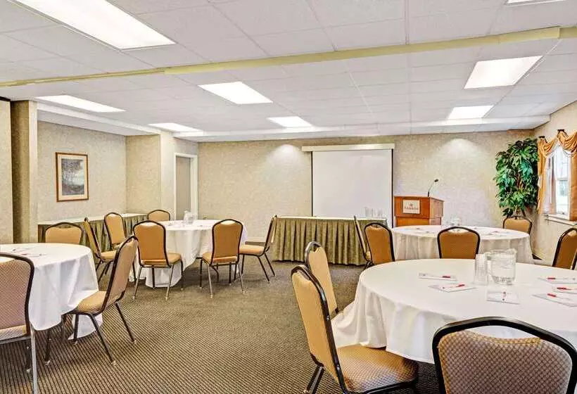 호텔 Ramada By Wyndham Saco/old Orchard Beach Area