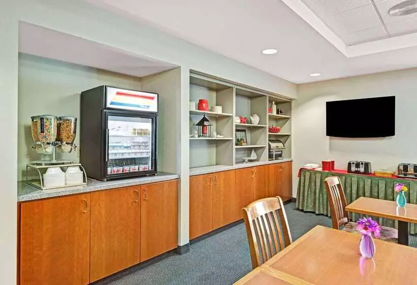 호텔 Ramada By Wyndham Saco/old Orchard Beach Area