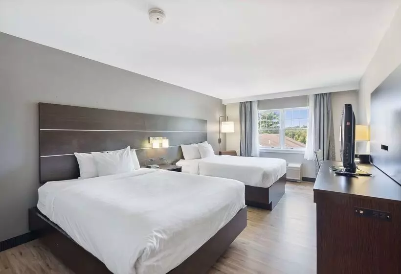 호텔 Ramada By Wyndham Saco/old Orchard Beach Area