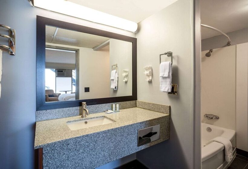 فندق Thriftlodge By Wyndham Regina North