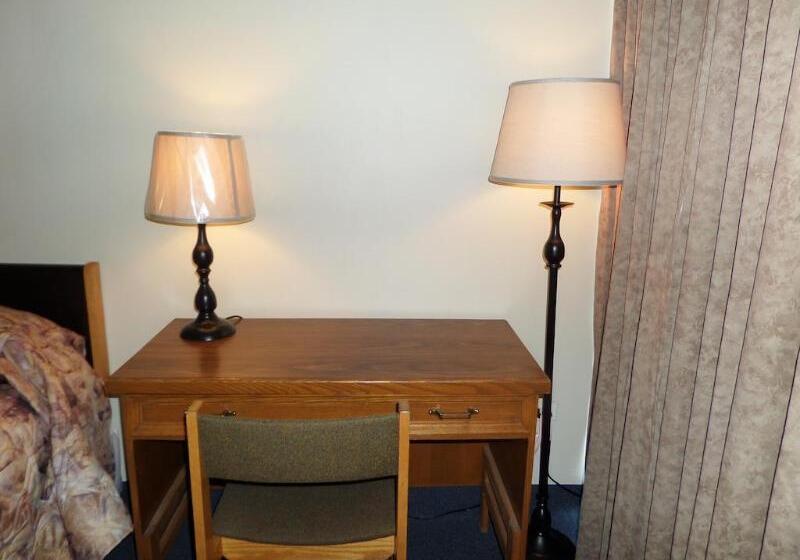 فندق Thriftlodge By Wyndham Regina North