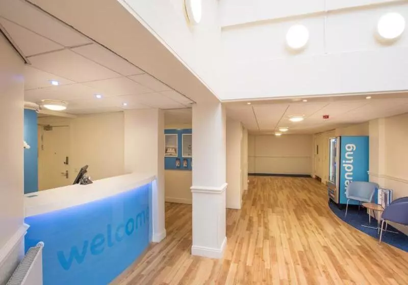 Отель Travelodge Perth Central