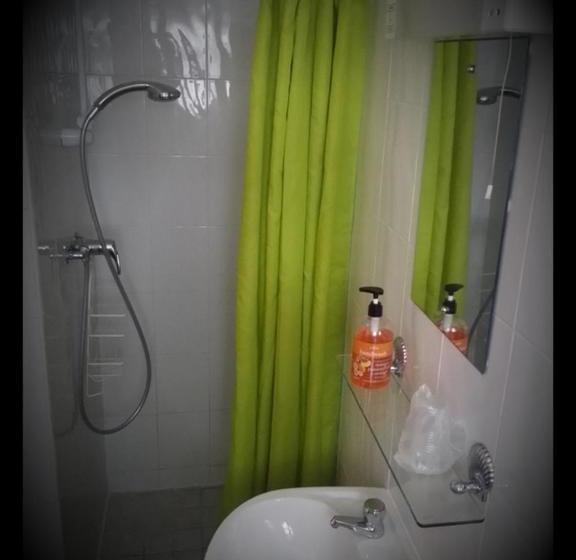 Oakleigh Guest House