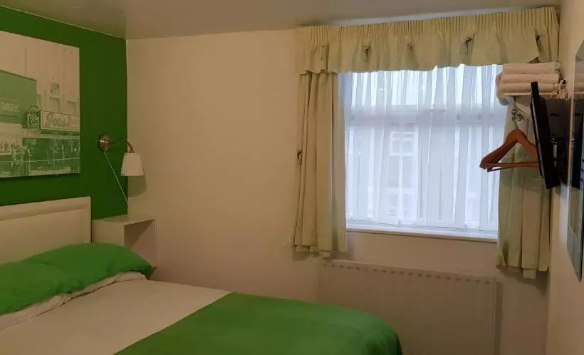 Oakleigh Guest House