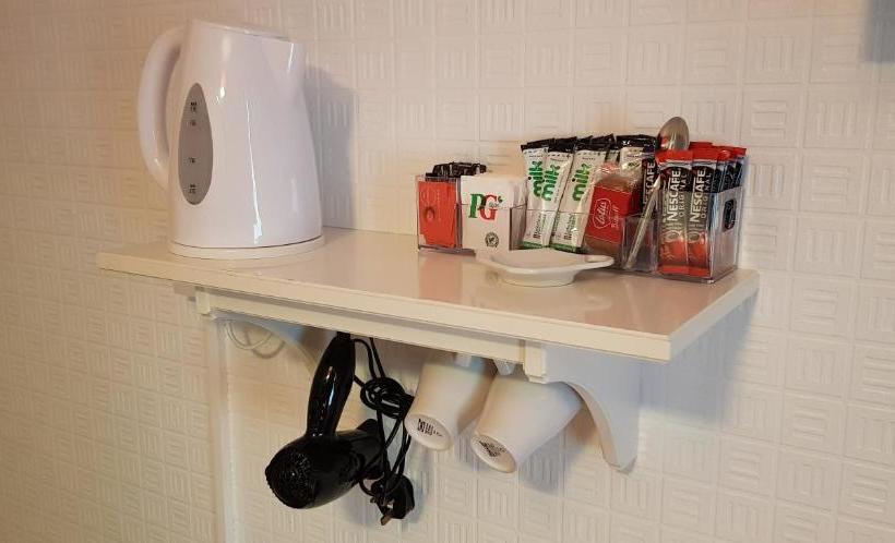 Oakleigh Guest House