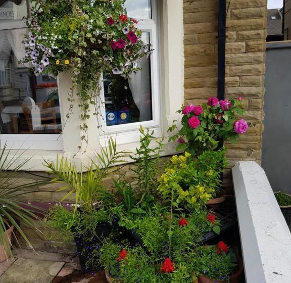 Oakleigh Guest House