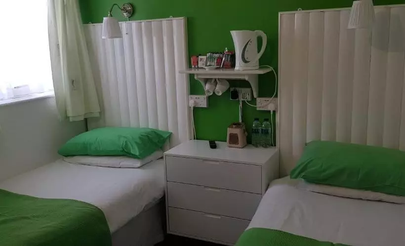 Oakleigh Guest House