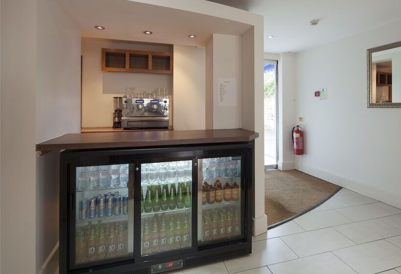 The New London Carlton Hotel & Service Apartments