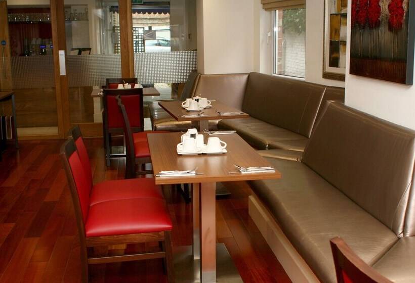 The New London Carlton Hotel & Service Apartments