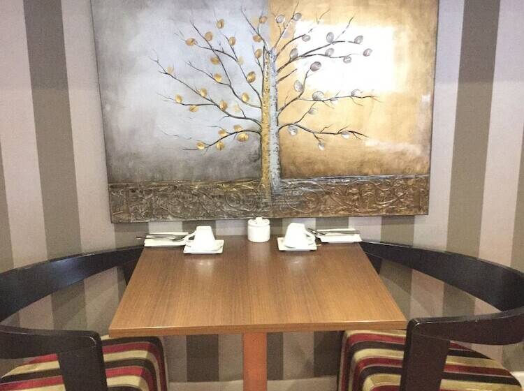 The New London Carlton Hotel & Service Apartments