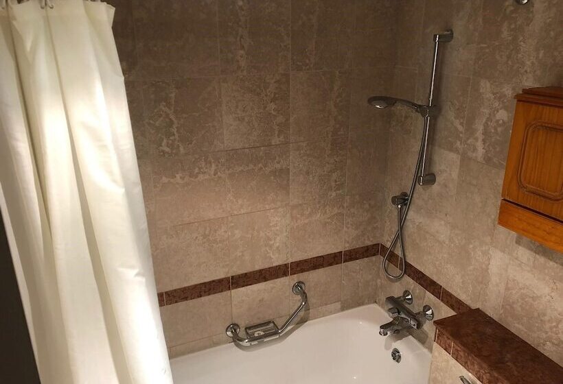 The New London Carlton Hotel & Service Apartments