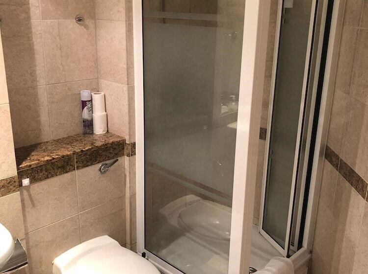 The New London Carlton Hotel & Service Apartments