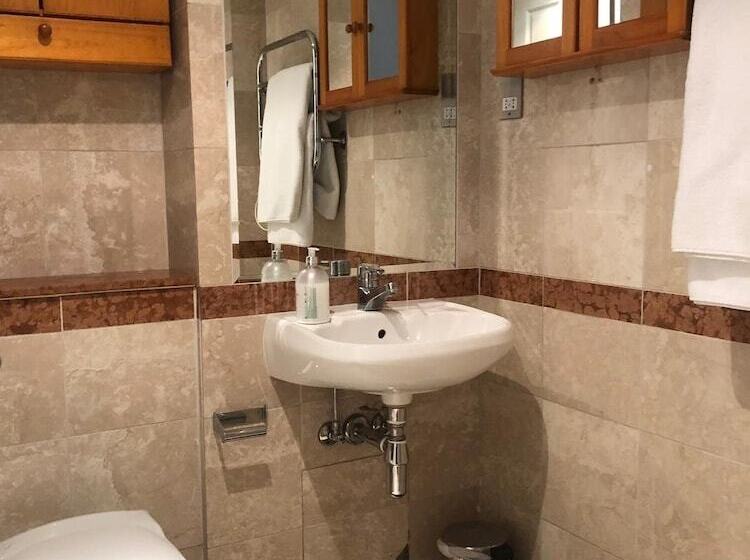 The New London Carlton Hotel & Service Apartments