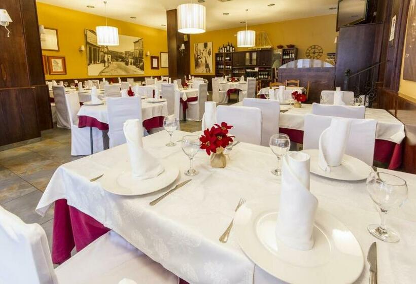 ペンション Hostal Restaurante Alarico