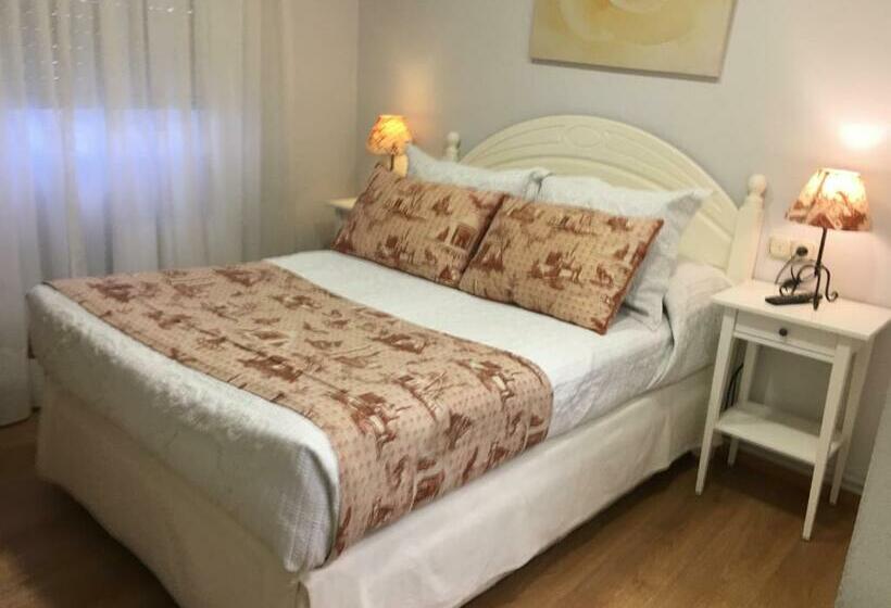 ペンション Hostal Restaurante Alarico