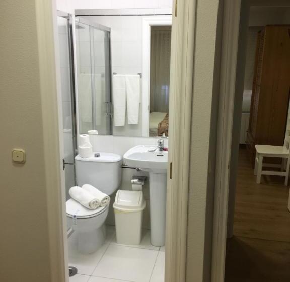 ペンション Hostal Restaurante Alarico