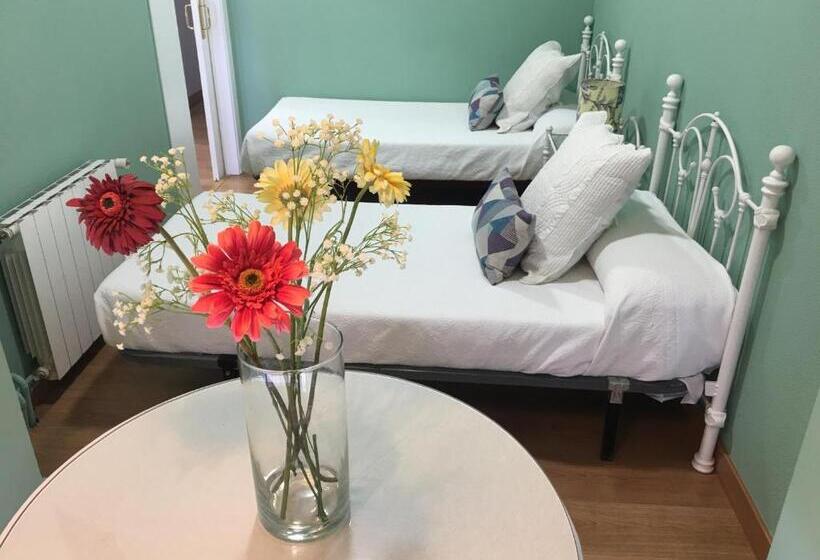 ペンション Hostal Restaurante Alarico