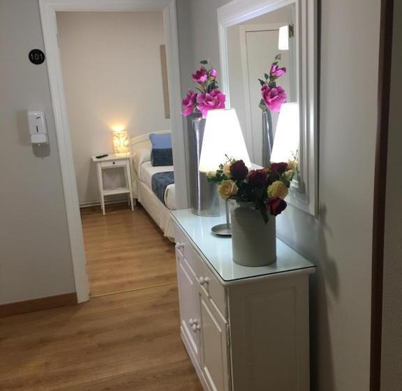 ペンション Hostal Restaurante Alarico