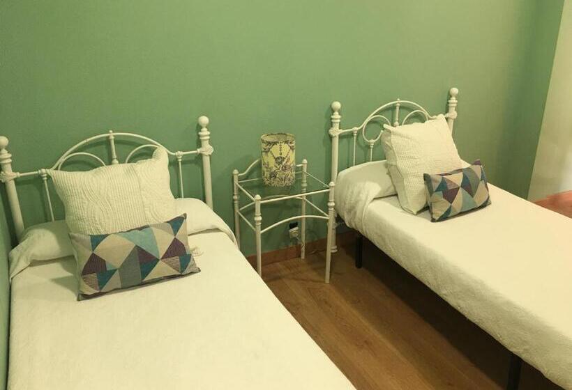 ペンション Hostal Restaurante Alarico