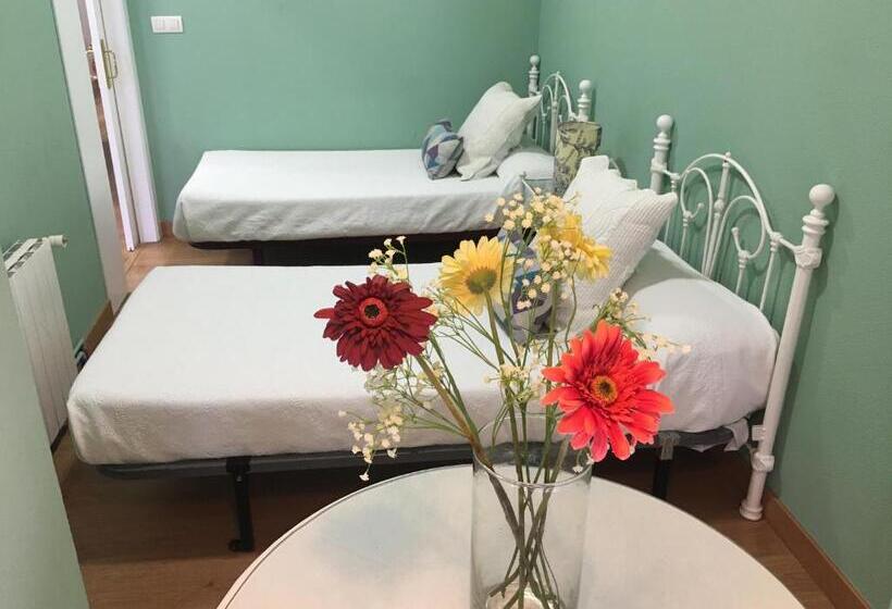 ペンション Hostal Restaurante Alarico