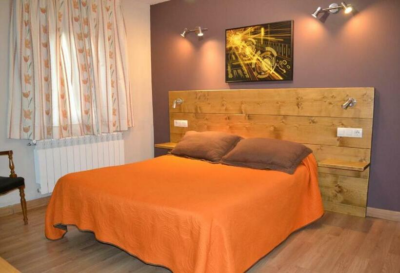 بنسيون Hostal Aribel Longinos