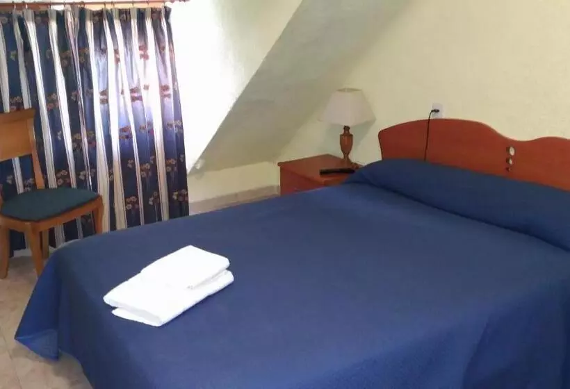 ペンション Hostal Aribel Longinos