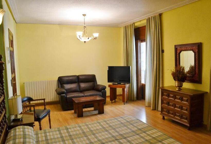 بنسيون Hostal Aribel Longinos