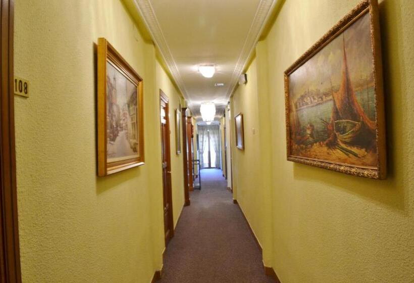 بنسيون Hostal Aribel Longinos